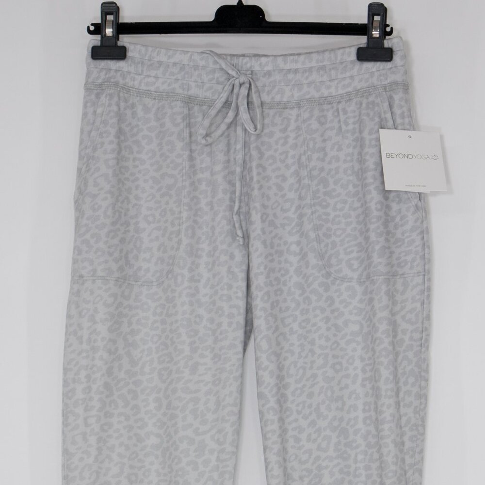 BeyondYoga Lounge Around Jogger Leopard Print. - Picture 2 of 5